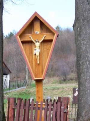 Kapliczka z krzyżem