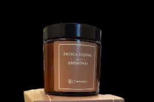 Soy candle with the scent of cream cake