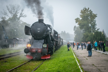 Nostalgiczna podróż na Kolejowym Szlaku Papieskim!