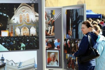 Wystawa na Placu Jana Pawła II - zdjęcia