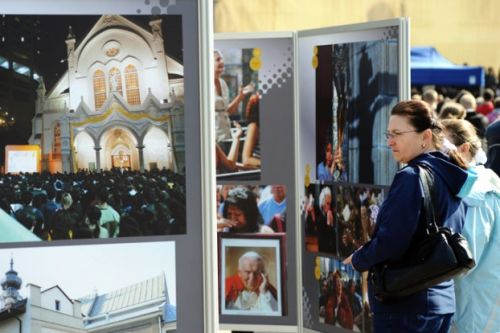 Wystawa na Placu Jana Pawła II - zdjęcia