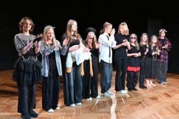 Spektakl Teatru Młodych SOKÓŁ pt. „INKOGNI DO” na motywach “Rewizora” Mikołaja Gogola