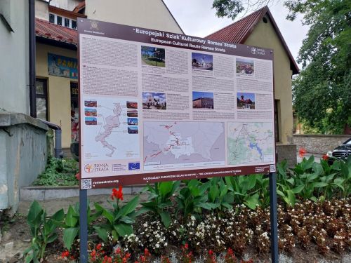 Nowe tablice informacyjne na wadowickim odcinku Romea Strata – łatwiejsze planowanie podróży