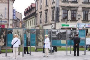 Wystawa plenerowa „Był wśród nas. Karol Wojtyła – Jan Paweł II” - zdjęcie2