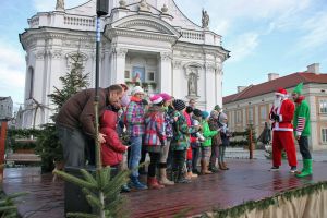 Rodzinnie na Świątecznej Zabawie Miejskiej - zdjęcie10