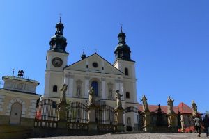 Widok na Bazylikę Matki Bożej Anielskiej - Klasztor Bernardynów  - Sanktuarium Pasyjno - Maryjne