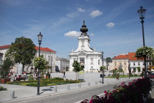 Changes of tourist institutions opening hours